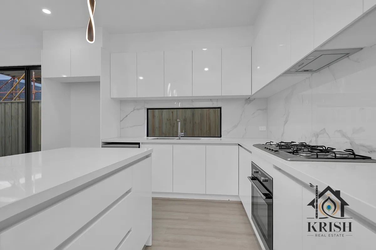 18 Andromeda Loop, Wollert VIC 3750 — property photograph 2