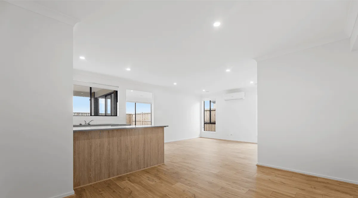 50 Lynwood Drive, Thornhill Park VIC 3335 — property photograph 2