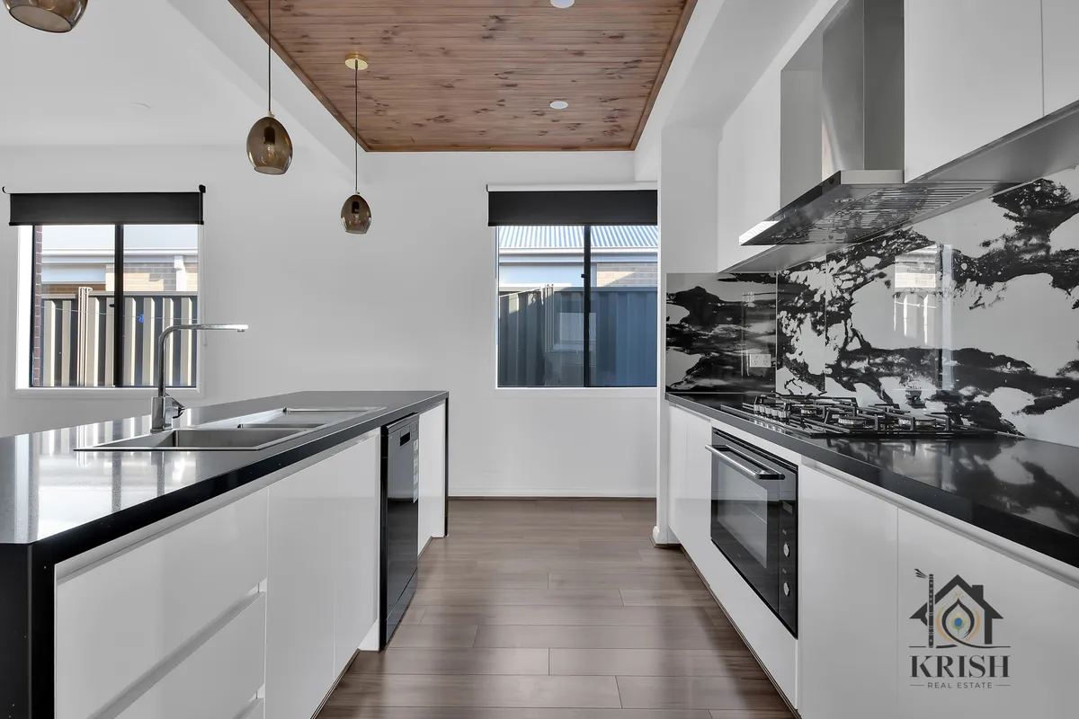 17 Holman Road, Kilmore VIC 3764 — property photograph 2