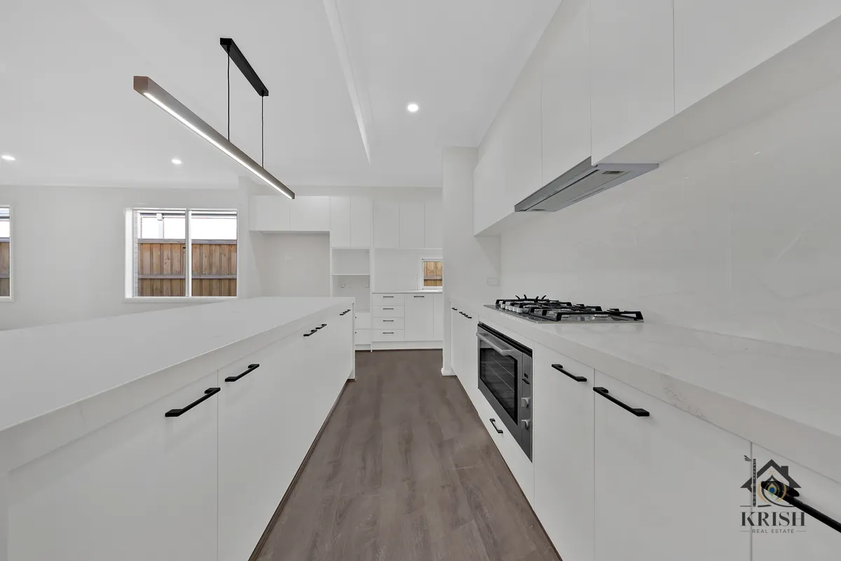 8 Cygnet Way, Mickleham VIC 3064 — property photograph 2
