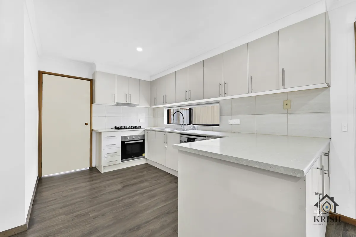 8 Cowes Street, Craigieburn VIC 3064 — property photograph 2
