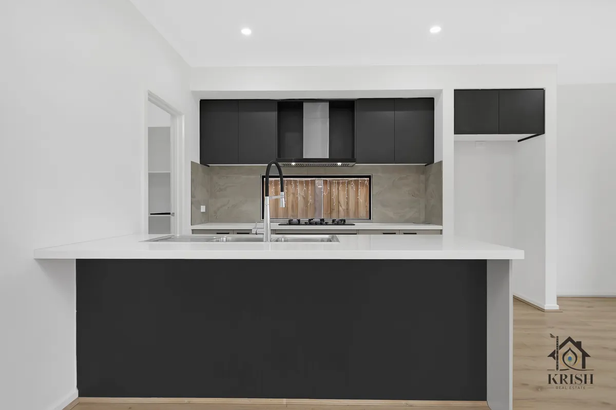 21 Platypus Chase, Beveridge VIC 3753 — property photograph 2