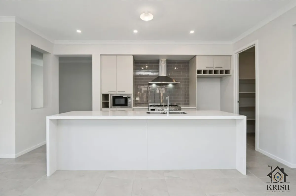 12 Gallop Court , Kilmore VIC 3764 — property photograph 2