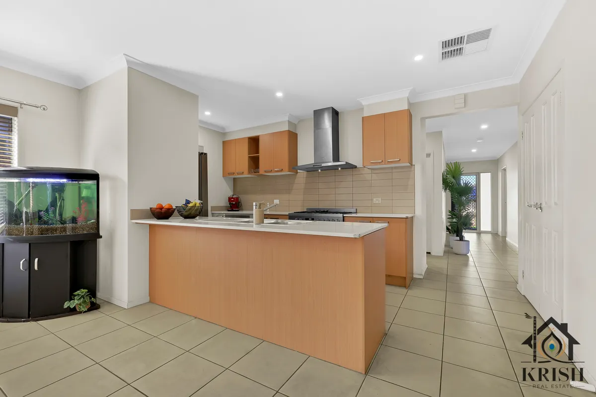 23 Overnewton Way, Wollert VIC 3750 — property photograph 2